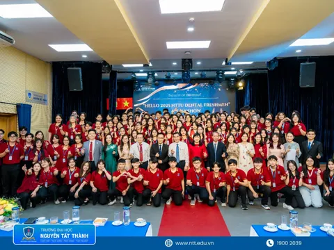 THE NTTU DENTAL JOURNEY 2025: NHA KHOA TRƯƠNG NGỌC "TRUYỀN LỬA" ĐAM MÊ CHO TÂN SINH VIÊN ĐH NGUYỄN TẤT THÀNH
