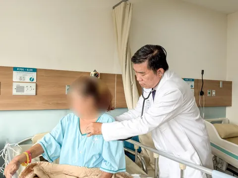 Ho kéo dài, khó thở khi nằm: Phát hiện hiếm gặp khiến phổi trái xẹp hoàn toàn