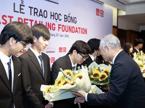 Chín học sinh Việt Nam nhận học bổng toàn phần du học Nhật Bản của Quỹ Fast Retailing