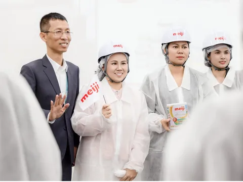 Hơn 150 thiết bị giám sát và 20 máy X-quang kiểm tra từng lon sữa Meiji: Đỗ Minh Trang ấn tượng với quy trình sản xuất khép kín