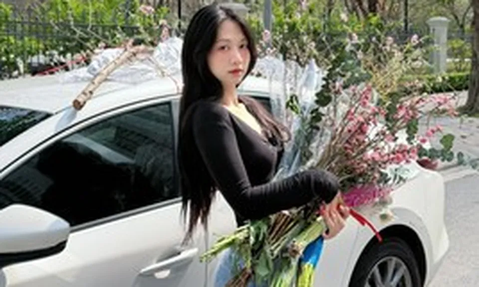 Lê Bống trổ tài "múa quạt" cực nghệ, fan phấn khích khen ngợi hết lời