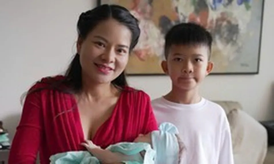 Tina Yuan làm đầy tháng cho con gái ở Singapore, mâm cỗ đậm nếp Việt