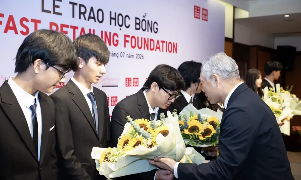 Chín học sinh Việt Nam nhận học bổng toàn phần du học Nhật Bản của Quỹ Fast Retailing