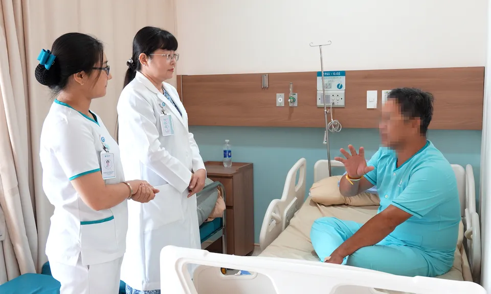 Bất chợt đau đầu dữ dội, nhập viện phát hiện xuất huyết não